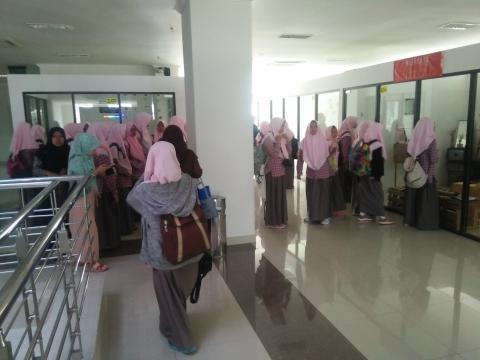Studi Tour dari Daar En Nisa Islamic School Bogor di Lab. KWU